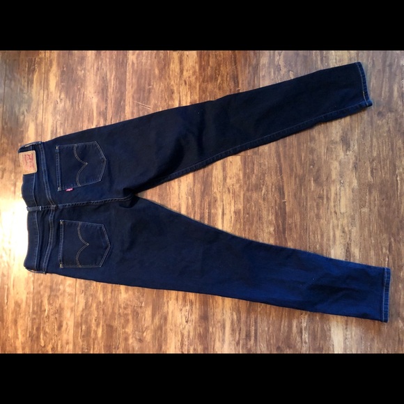 Women’s Levi’s jeans - Picture 2 of 3